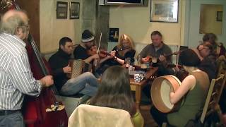 Traditional Irish Music Pub Session 🎵🎵 In Joseph McHugh&#39;s, Liscannor