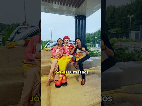 Celebrando el McDía Feliz en Santa Cruz Mulua!