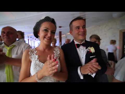 Chrześniak Kacperek śpiewa na weselu