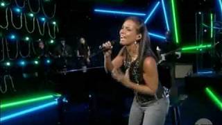 Alicia Keys - Try Sleeping With A Broken Heart (Live on The View)