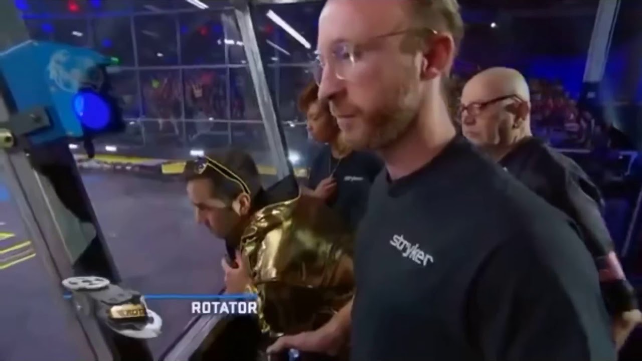 2019 Battlebots S04 E01 ROTATOR Vs Sawblaze
