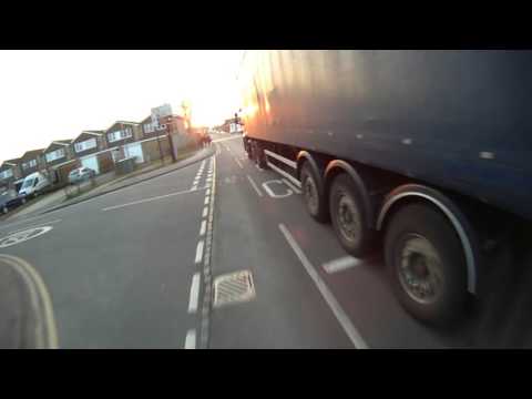 FG62SHJ - Close Pass HGV