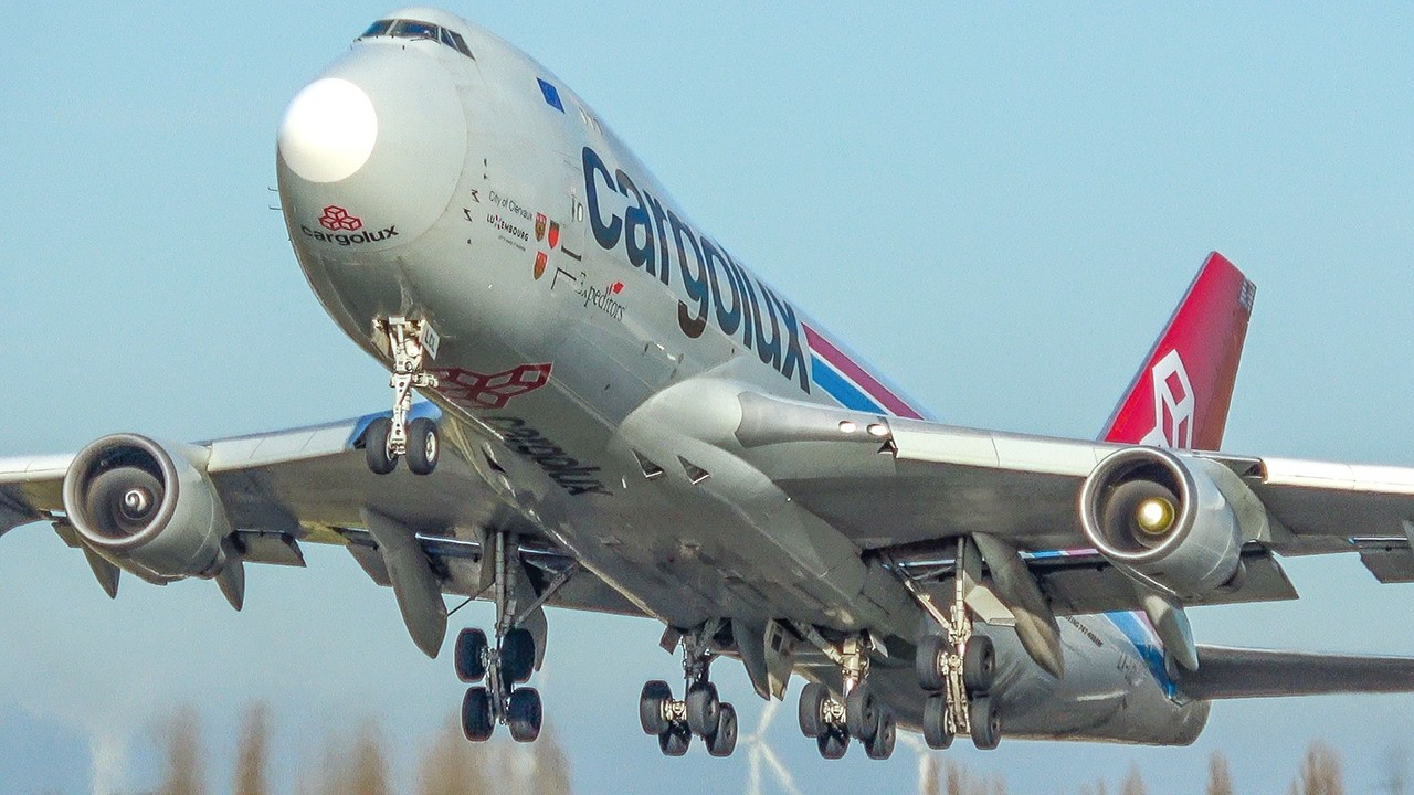BOEING 747 LANDING + DEPARTURE - 60 Minutes of Aviation - B747 Only (4K)