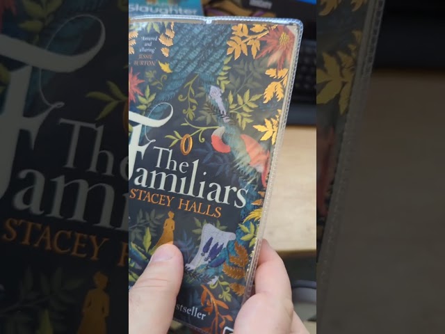 Vídeo relacionado con The Familiars: The dark, captivating Sunday Times bestseller and original break-out witch-lit novel (English Edition)