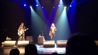 Suzanne Vega - Horizon (There Is A Road) /Live/
