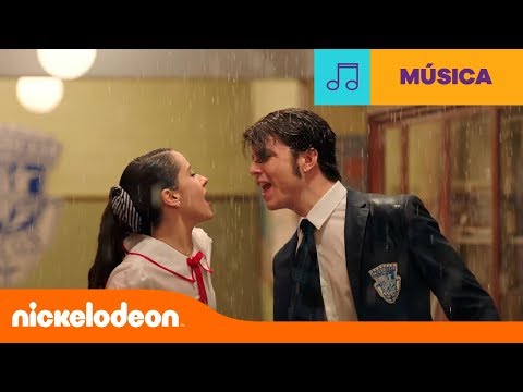 Bailando En La Lluvia video
