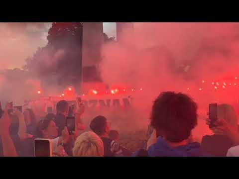 Ale widok! Tysiące rac dla bohaterów Czerwca 1956.  ZOBACZ!