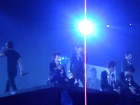 SS4SG Kyu playing with balloon (2)