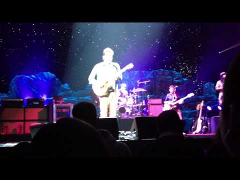 John Mayer in Columbus, Ohio on Dec 3, 2013 singing Dear Marie