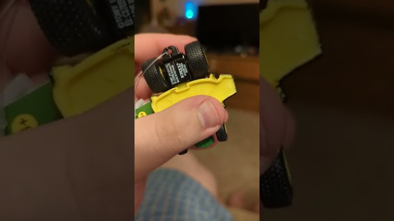 TOMY Ertl Collect 'N Play Collect 'N Play 1/32 John Deere Lawn TractorDiecast Car Review Episode 600