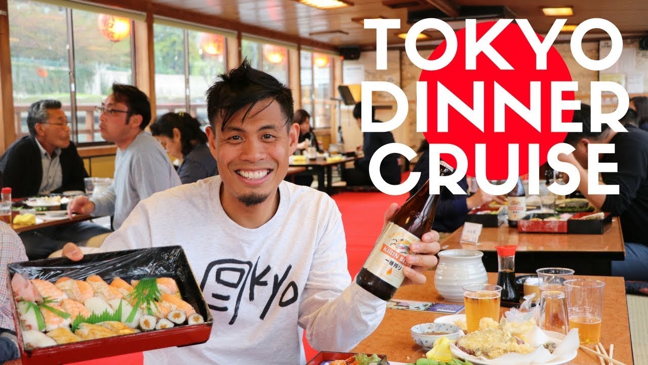 A traveler immerses in Yakatabune Dinner Cruise experience in this video!