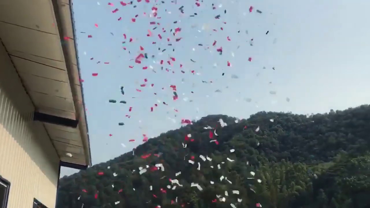 How confetti cannon works?Boomwow factory QC demo for black white red confetti cannon