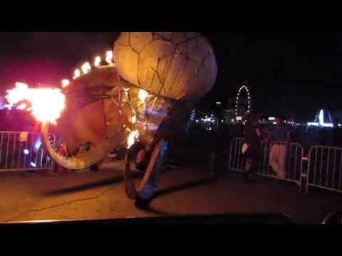 Videoclip de We'll Be Coming Back (feat. Example) (R3hab EDC Vegas Remix) — Calvin Harris