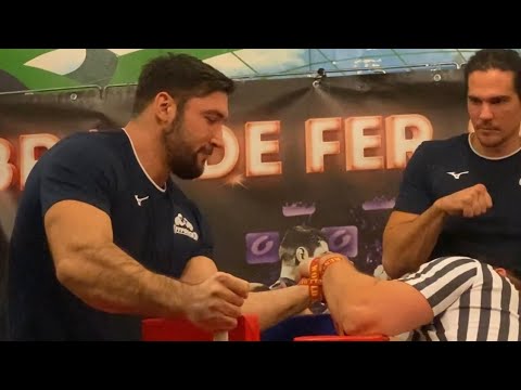 18 people pounced on the hand of Prudnik. Only lost to two at the very end🤨