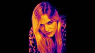 Monica Törnell - Krig (Guerra)