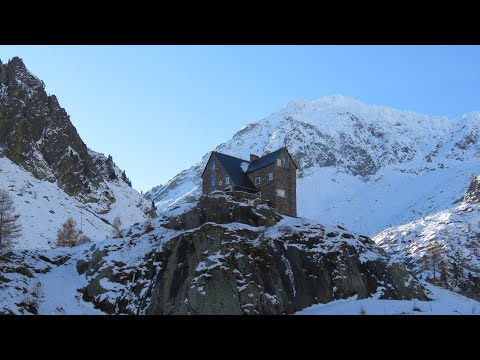 Rifugio Guglielmo Migliorero e Lago Inferiore dell'Ischiatior 2094 m / 2064 m - Valle Stura.