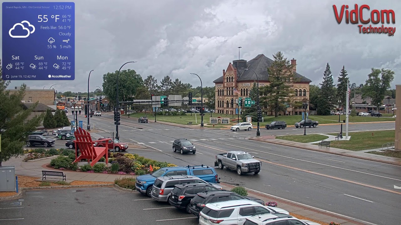 Live webcam view of Old Central School & Pokegama Avenue