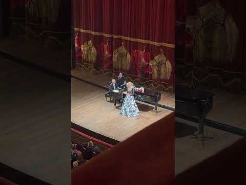 Mi Buenos Aires querido (Carlos Gardel) - Elīna Garanča en el Teatro Colón. Piano: Malcom Martineau