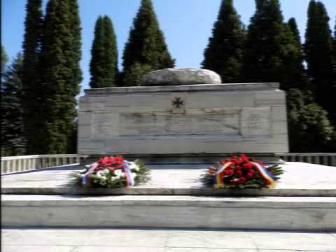 Presedintele T. Basescu in Slovacia. DEMNITATE. ONOARE. Si noi... (2) (foto)