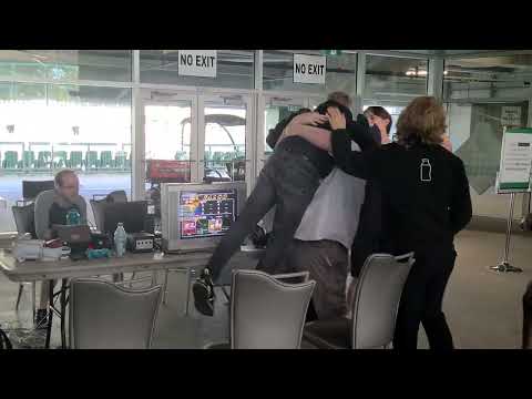 Symbol vs Strikeyguy Game 5 Last Stock Crowd View