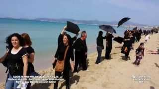 preview picture of video 'Cadena Humana Marea Negra Playa de Palma (12-4-2014)'