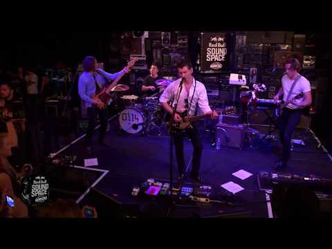 Arctic Monkeys - R U Mine? (Live)