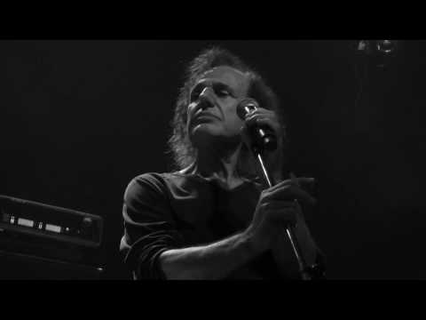 Το τραγούδι «Μια βοσκοπούλα αγάπησα» (γνωστό και ως «Το φίλημα»), σε στίχους του Γεωργίου Ζαλοκώστα, ενσωματώθηκε στο δραματικό ειδύλλιο Ο αγαπητικός της βοσκοπούλας του Δημητρίου Κορομηλά (1891) και καθιερώθηκε στο λαϊκό ρεπερτόριο. Τη μελωδία, πιθανώς διασκευή ιταλικής καντάδας, μελοποίησε ή ενορχήστρωσε ο Παύλος Καρρέρ [Pavlos Karrer / Paolo Carrer], που την υπέβαλε στον Ολυμπιακό Μουσικό Αγώνα του 1875. Εδώ σε ερμηνεία του Βασίλη Παπακωνσταντίνου (Σταυρός του Νότου, χειμώνας 2016–2017).