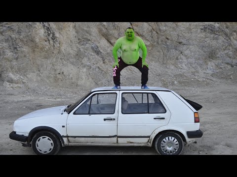 Hulk VS Old Car