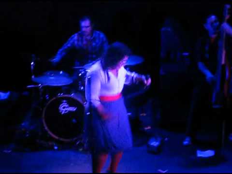 La Santa Cecilia - Mambo