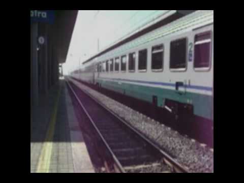 VARIE STROMBAZZATE DELLA E444 060,MENTRE TRANSITA VELOCE