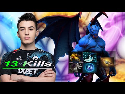 "The Nightstalking Nightmare: Teamspirit Offlaner Collapse's Gameplay"