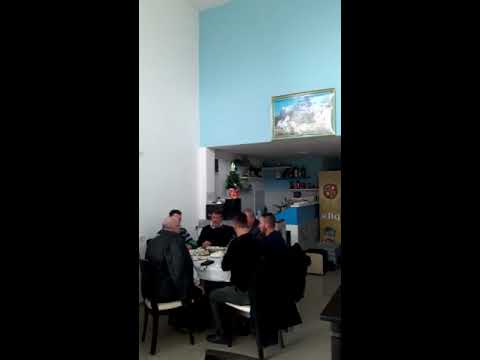 Labe tavoline - Plaku me mjeker te bardhe, Tartar Avduli - Labe tavoline