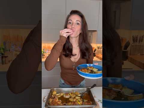 This Greek Lemon Chicken + Potatoes help me lose weight