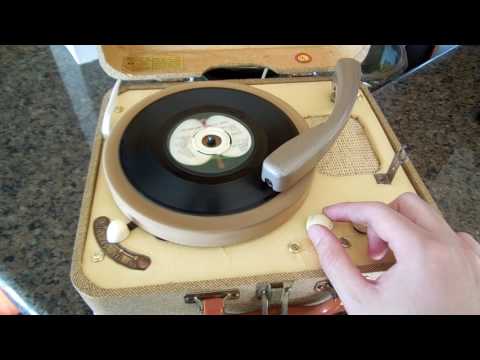 RCA Victor 7-EMP-2KK Playing 45rpm