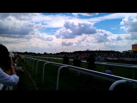 EBOR Festival at York Races 19th August 2011 (3).3gp