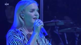 Anne-Marie - Used To Love You LIVE (NDR 2 Soundcheck Festival 2017)