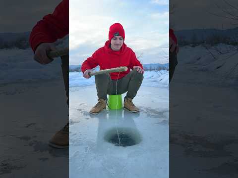 ✅ The guy shows SURVIVAL skills: I made a Lifehack for Winter Fishing 💦 #bushcraft #survival