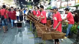 Download lagu 'STASIUN BALAPAN' pengamen  Angklung CALUNG FUNK Malioboro Yogya I AUDIO STEREO [HD] mp3