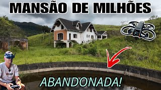 Mansão luxuosa com lago e piscina, ABANDONADA em meio às montanhas!