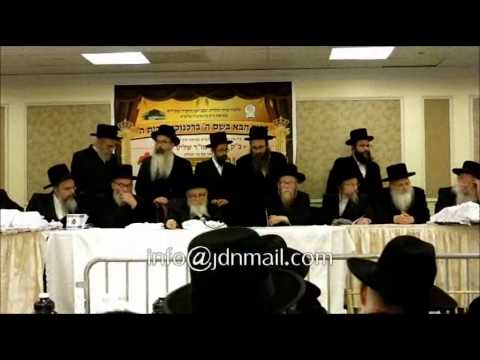 Skver Rebbe Attending Chumash Seudah In Boro Park - Sivan 5774