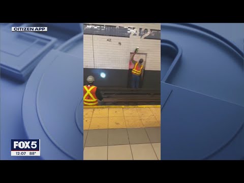 Man electrocuted on NYC subway tracks