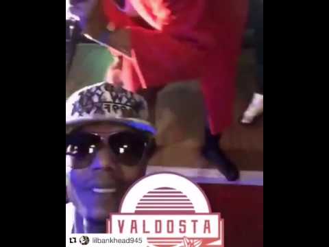 Linz Prag FT. Rook Baby THE TURN UP KING 'Robes