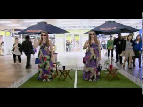 Cadbury Wispa Duo's Live "Spot the Difference" at London's Liverpool Street Station