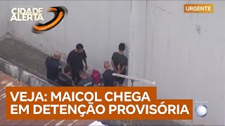 Veja o momento em que Maicol chega ao Centro de Detenção Provisória de Guarulhos após transferência