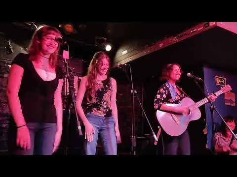 SARAH LEE GUTHRIE & FAMILY - HONEY AND THE DEW. Live in Madrid (1-9-25). Sala Wurlitzer Ballroom 