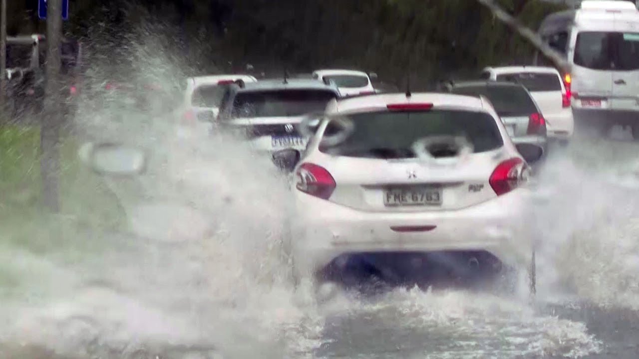 Chuvas e ventos provocam transtornos na Grande São Paulo