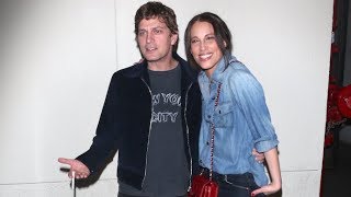 Rob Thomas Responds Hilariously When Pap Asks &quot;Who&#39;s The Girl&quot; To His Wife Of 20 Years