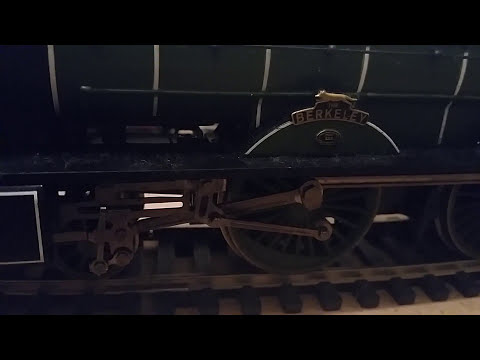 Hornby Train Reviews : R3062 The Berkeley
