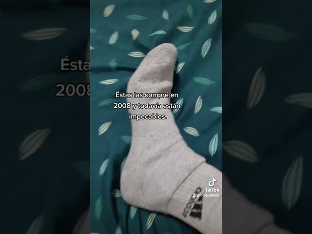 Vídeo relacionado con GAMBEA Calcetines Atlético de Madrid Escudo Canalé Blanco. Calcetines Atlético de Madrid. Producto Oficial Tallas 41-46 y 36-40. Caña media. Talla 41-46