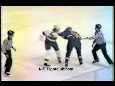 Hockeyfighters.cz  Steve Tuttle vs Gino Odjick.wmv